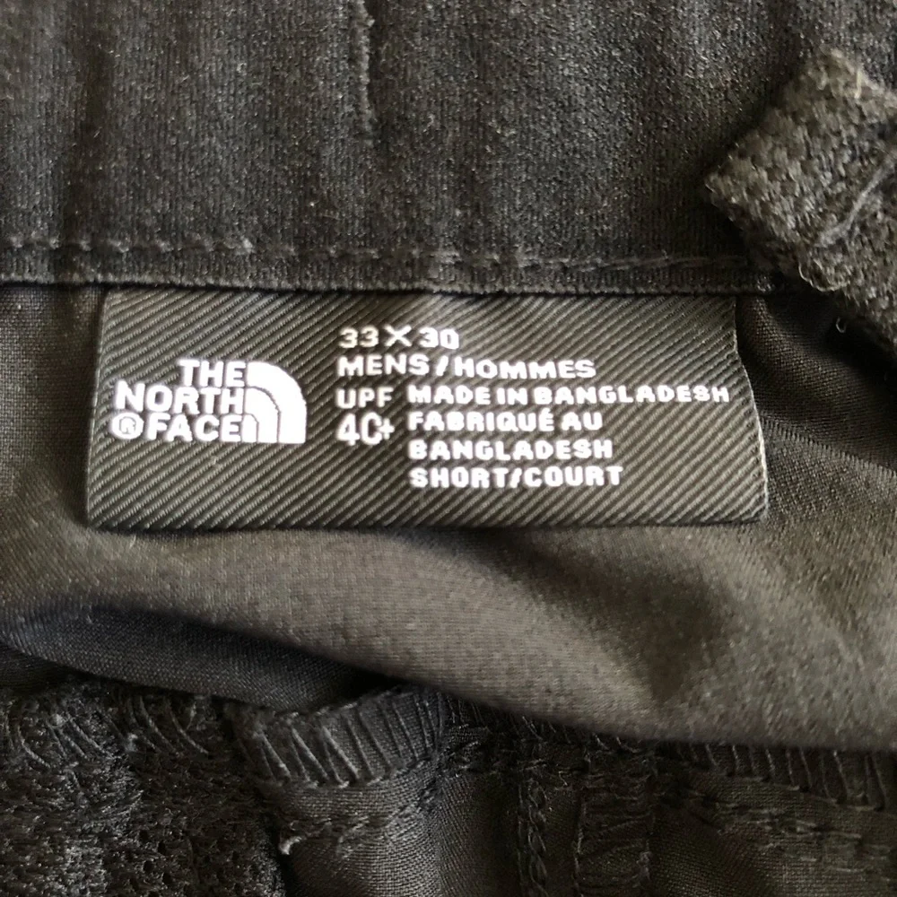 The North Face Men's Black Paramount Active Outdoor UPF 40+ Pants  33x30 short